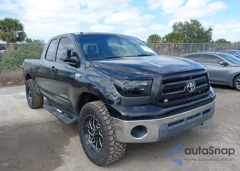 2011 Toyota Tundra Grade 5.7L V8 z USA, uszkodzony, nr VIN 5TFRY5F18BX100175